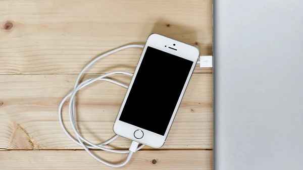Step-by-Step Guide to Cleaning Your iPhone Charging Port